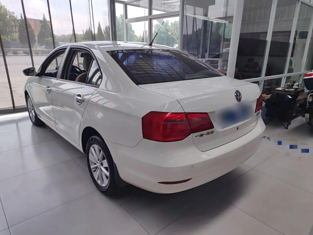 Volkswagen Jetta 2015 1.4L Manual Comfort Model — миниатюра 4