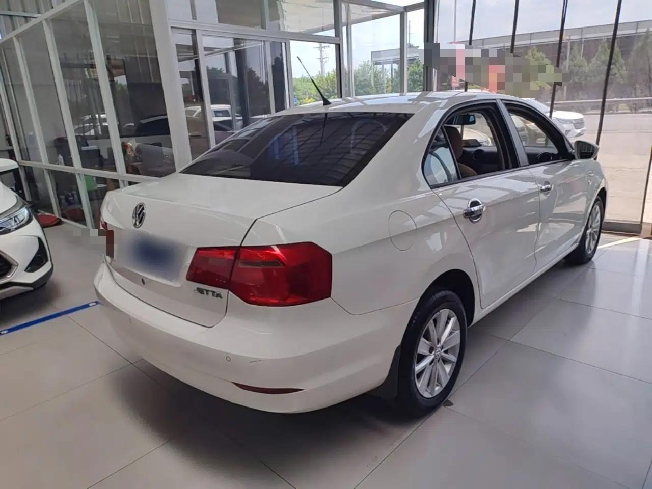 Volkswagen Jetta 2015 1.4L Manual Comfort Model — миниатюра 6