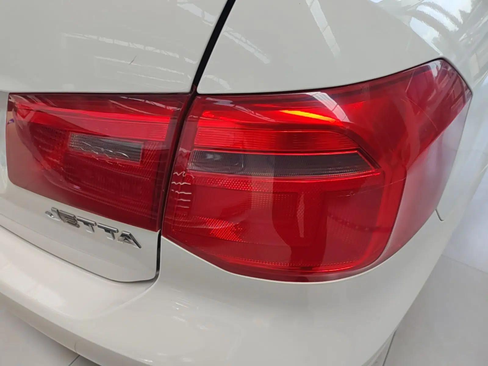 Volkswagen Jetta 2015 1.4L Manual Comfort Model — миниатюра 9
