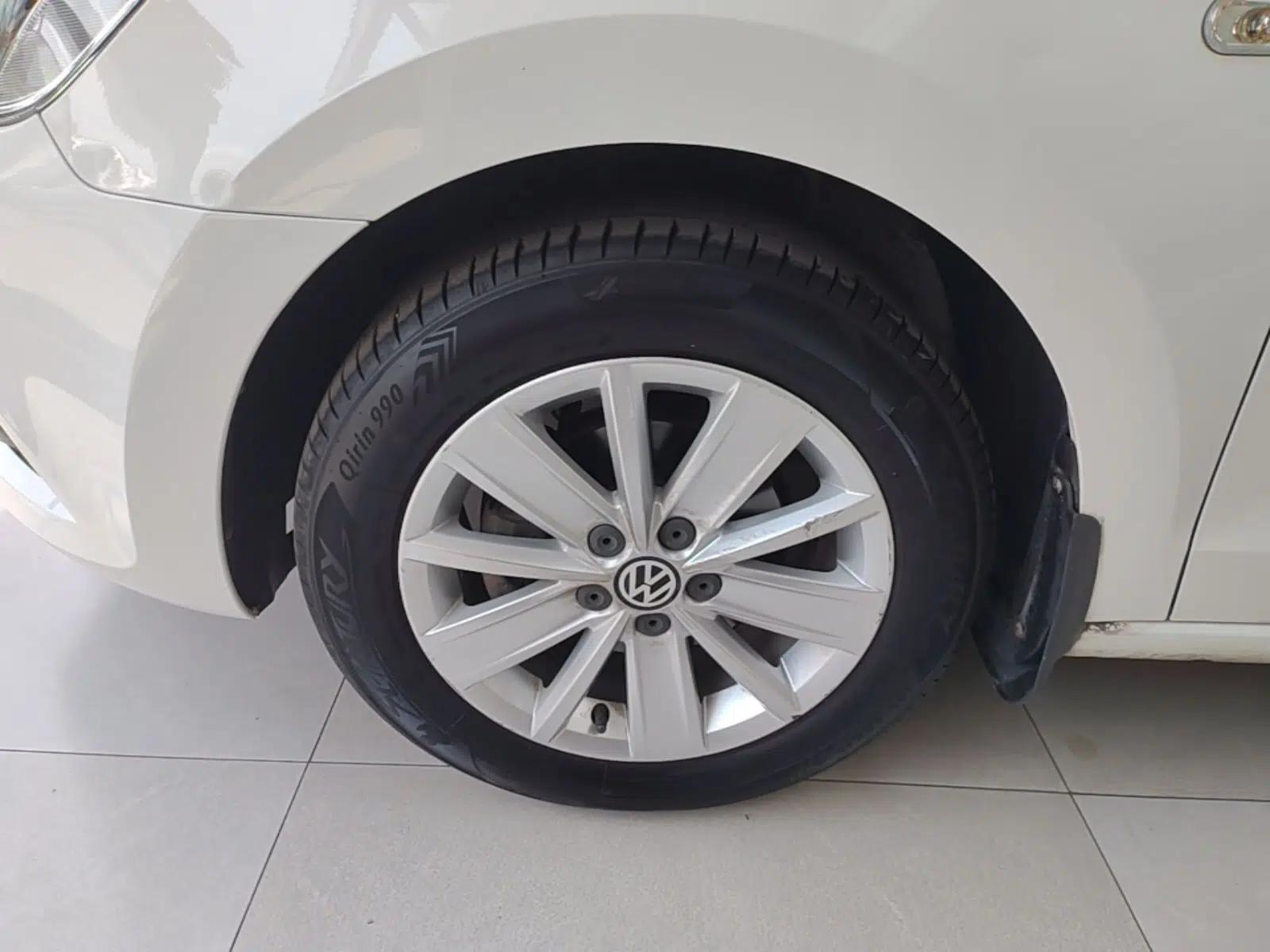 Volkswagen Jetta 2015 1.4L Manual Comfort Model — миниатюра 10