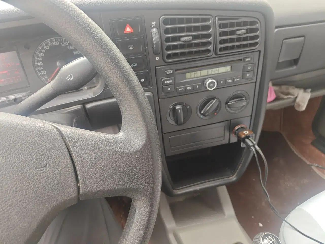 Volkswagen Jetta 2010 1.6L Partner — миниатюра 13
