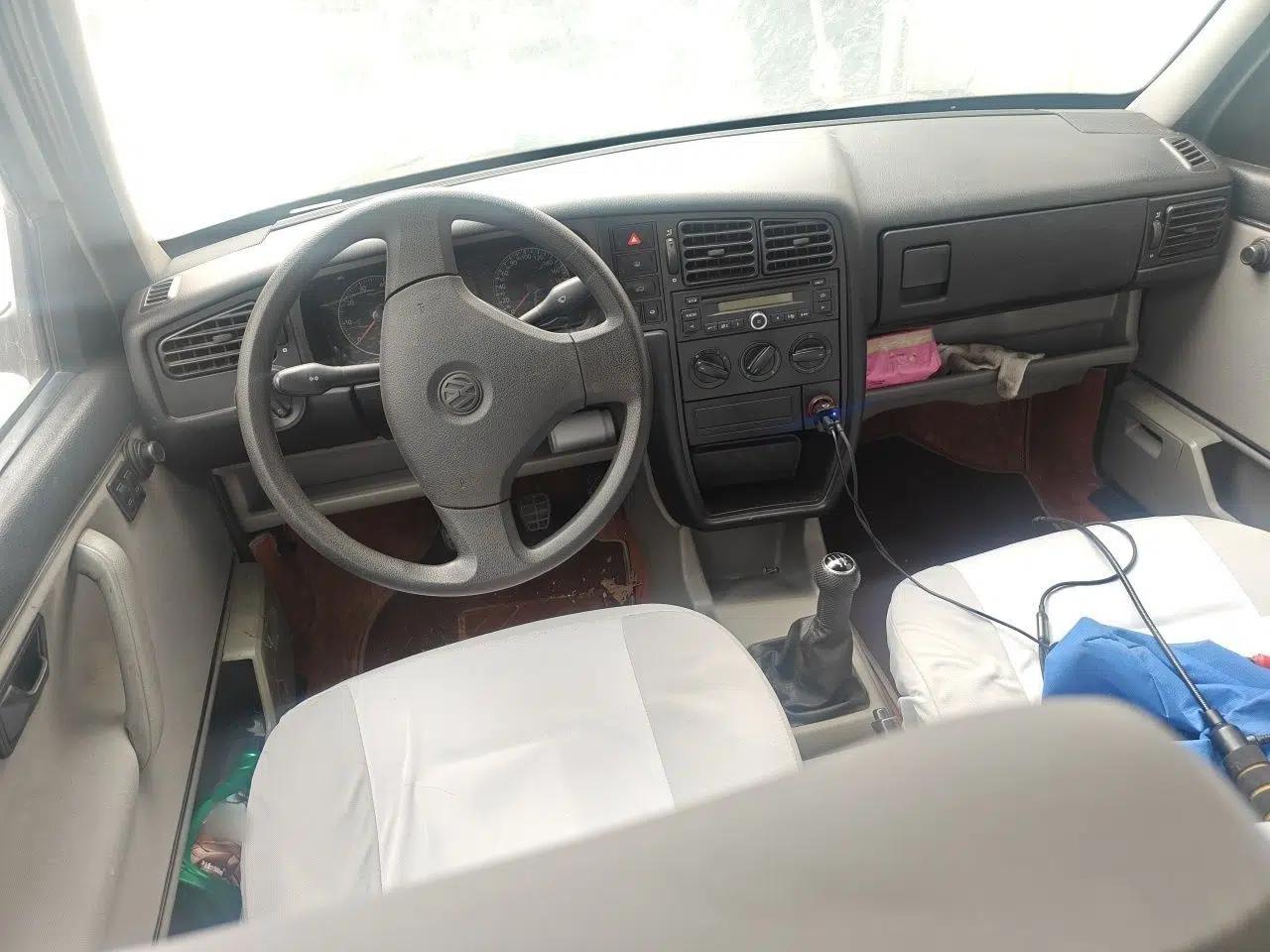 Volkswagen Jetta 2010 1.6L Partner — миниатюра 9