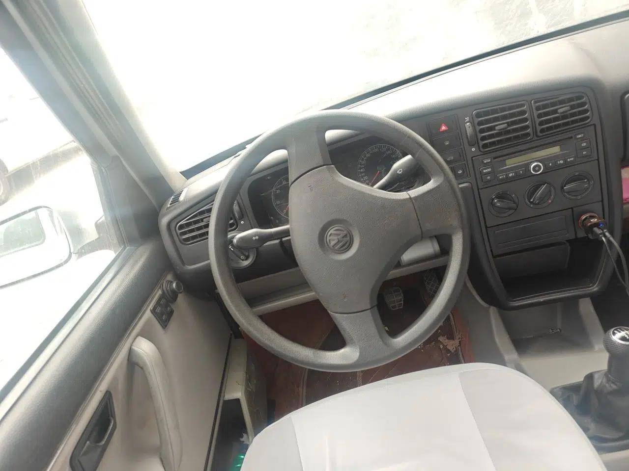 Volkswagen Jetta 2010 1.6L Partner — миниатюра 10