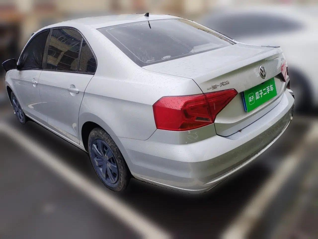 Volkswagen Jetta 2017 1.4L Manual Fashion Edition — миниатюра 4