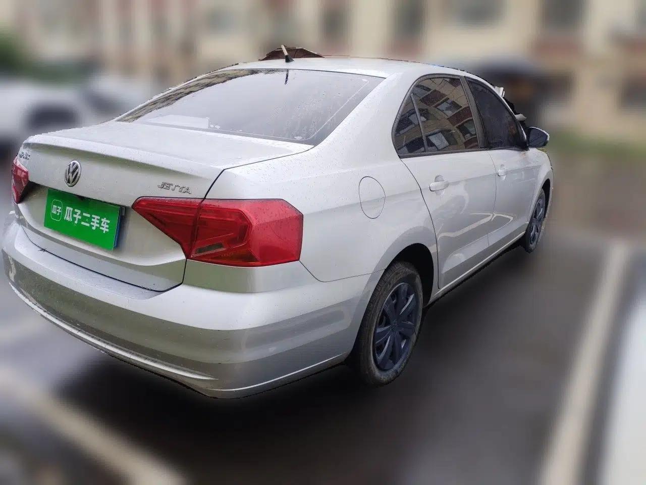 Volkswagen Jetta 2017 1.4L Manual Fashion Edition — миниатюра 6
