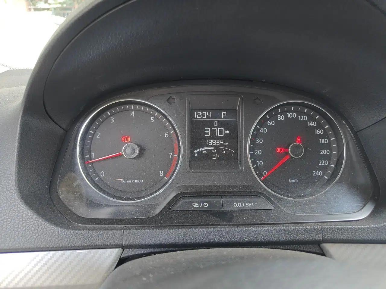Volkswagen Jetta 2013 1.6L Automatic Luxury Model — миниатюра 11