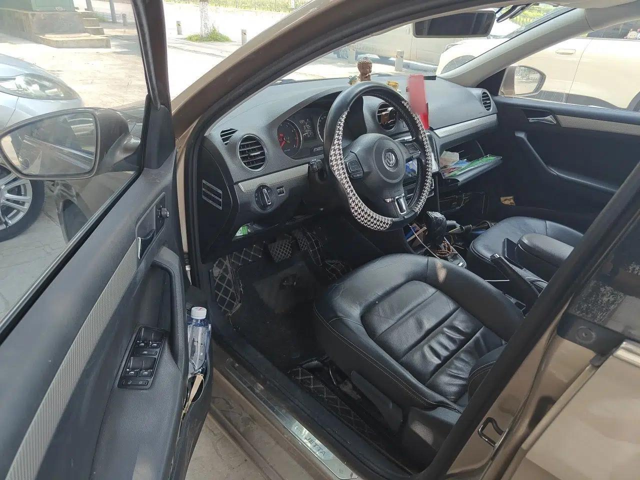 Volkswagen Jetta 2013 1.6L Automatic Luxury Model — миниатюра 16