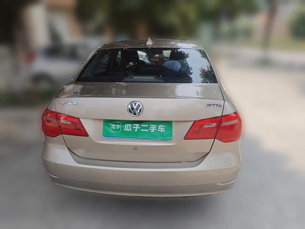 Volkswagen Jetta 2013 1.6L Automatic Luxury Model — миниатюра 5