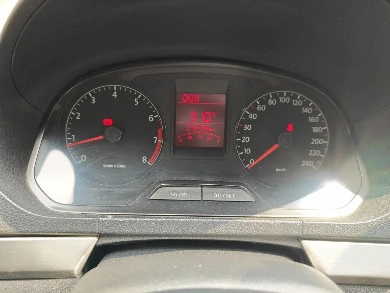 Volkswagen Jetta 2015 Zhuihui Edition 1.4L Manual Fashion Model — миниатюра 11