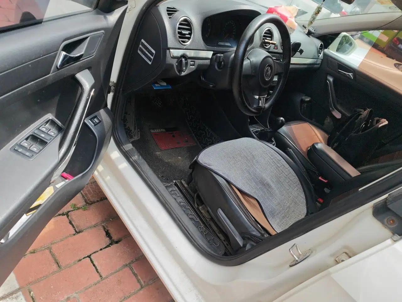 Volkswagen Jetta 2015 Zhuihui Edition 1.4L Manual Fashion Model — миниатюра 16