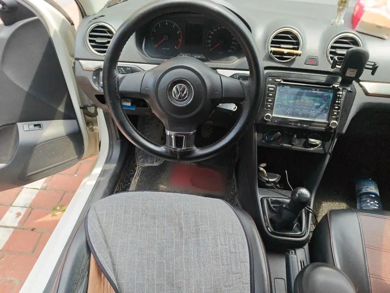 Volkswagen Jetta 2015 Zhuihui Edition 1.4L Manual Fashion Model — миниатюра 10