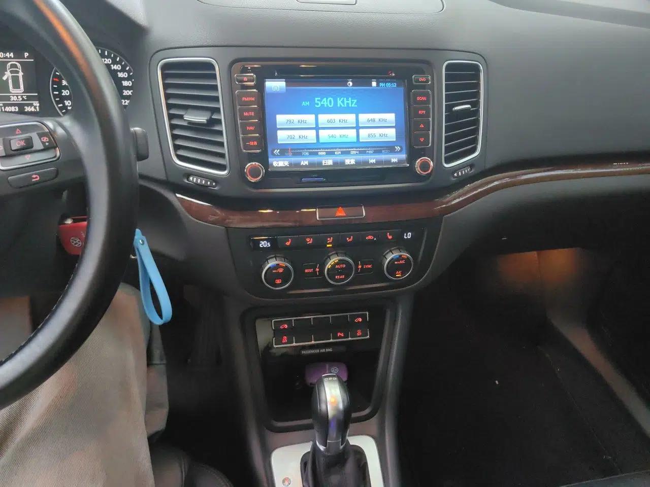 Volkswagen Sharan 2013 1.8TSI Comfort Model — миниатюра 13