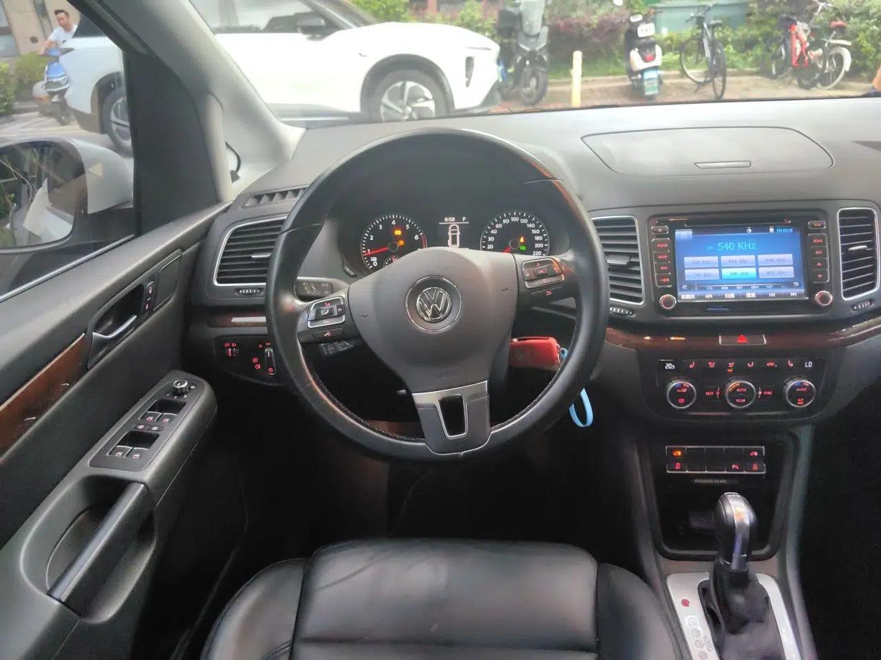 Volkswagen Sharan 2013 1.8TSI Comfort Model — миниатюра 10
