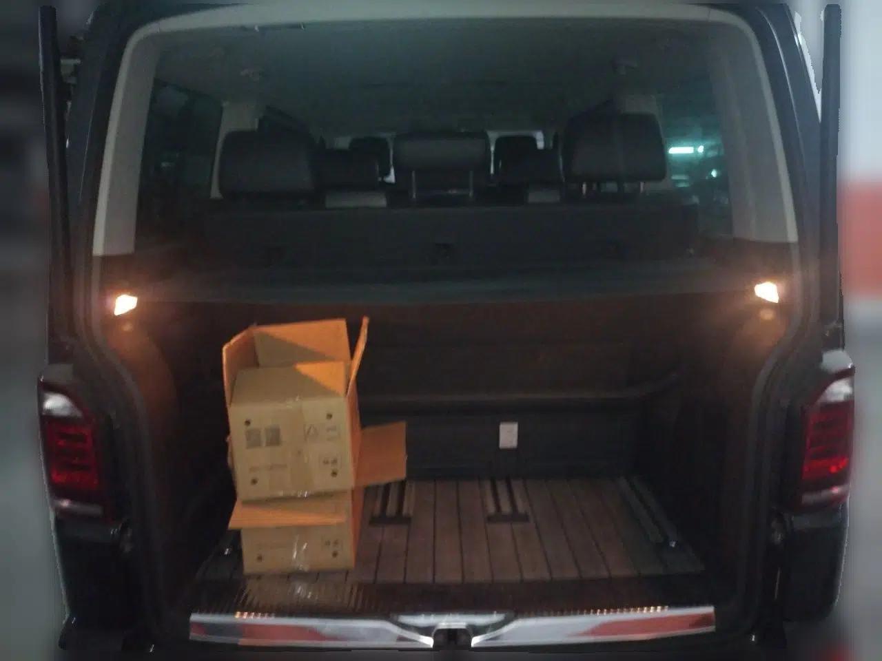 Volkswagen Multivan 2018 2.0 TSI Four-Wheel Drive Comfort Edition 7-Seater — миниатюра 19