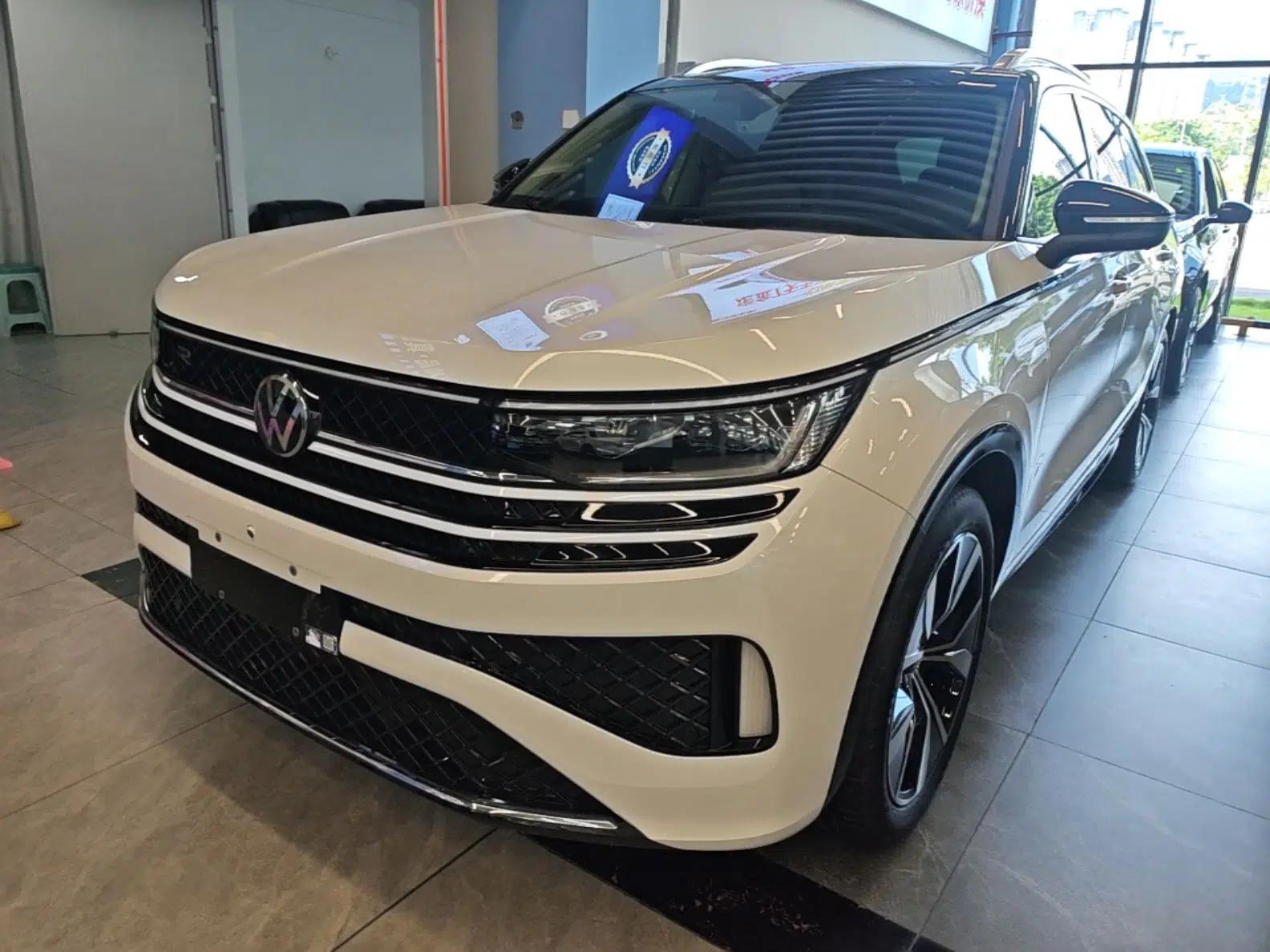 Volkswagen Tavendor 2023 380TSI Four-Wheel Drive R-Line First Edition — миниатюра 1
