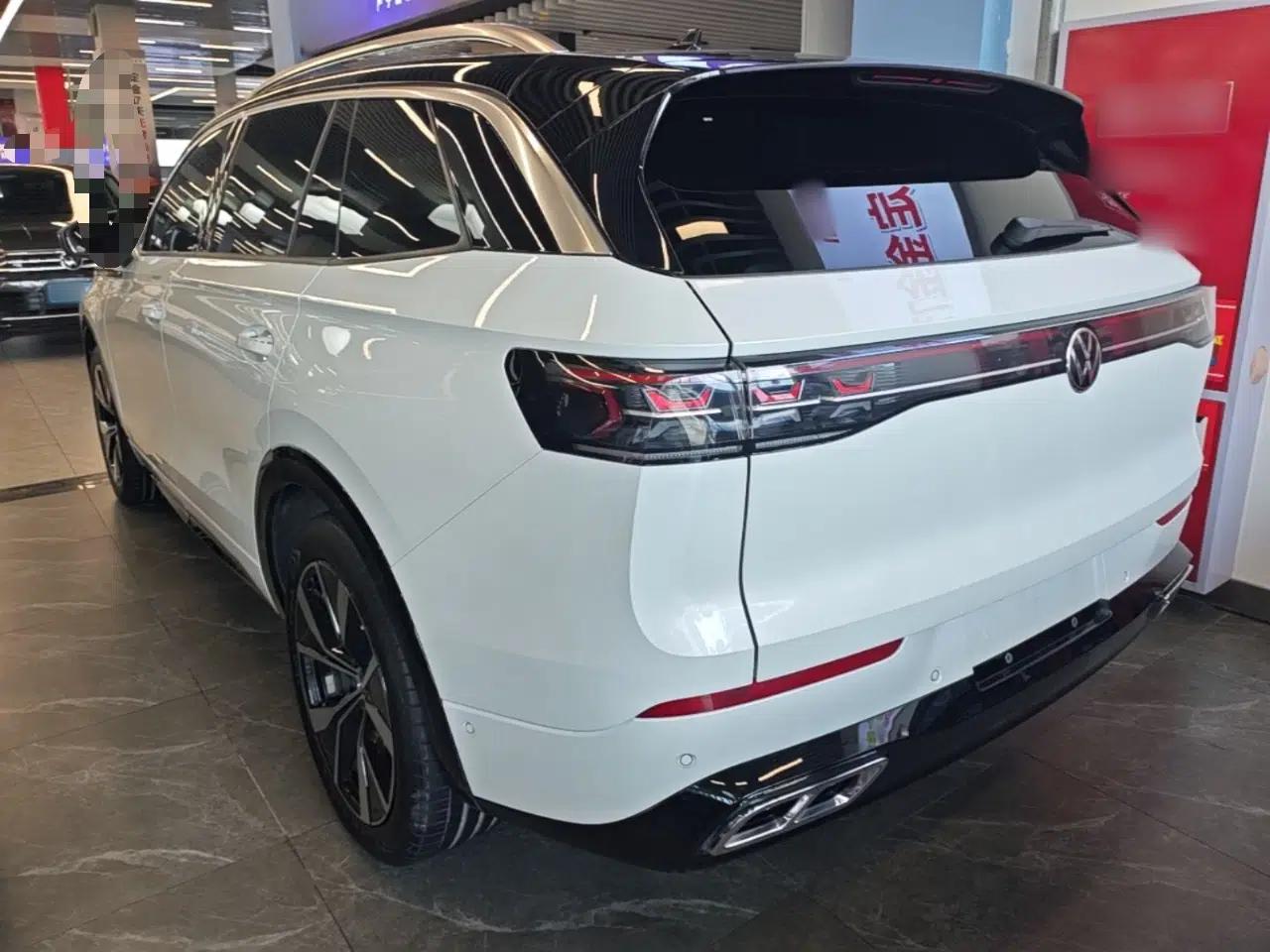 Volkswagen Tavendor 2023 380TSI Four-Wheel Drive R-Line First Edition — миниатюра 4