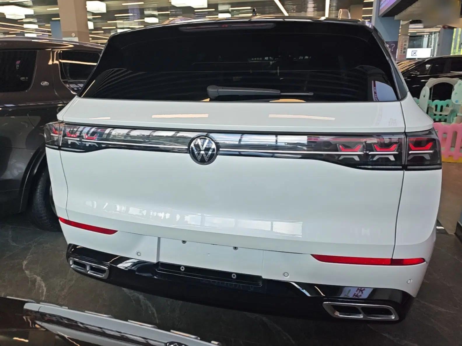 Volkswagen Tavendor 2023 380TSI Four-Wheel Drive R-Line First Edition — миниатюра 5