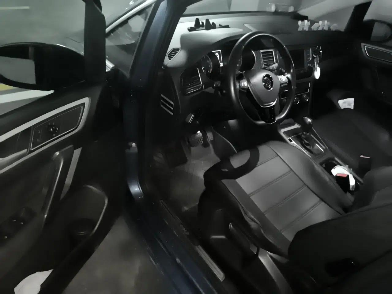 Volkswagen Golf Sportsvan 2016 230TSI Automatic Trend Edition — миниатюра 16