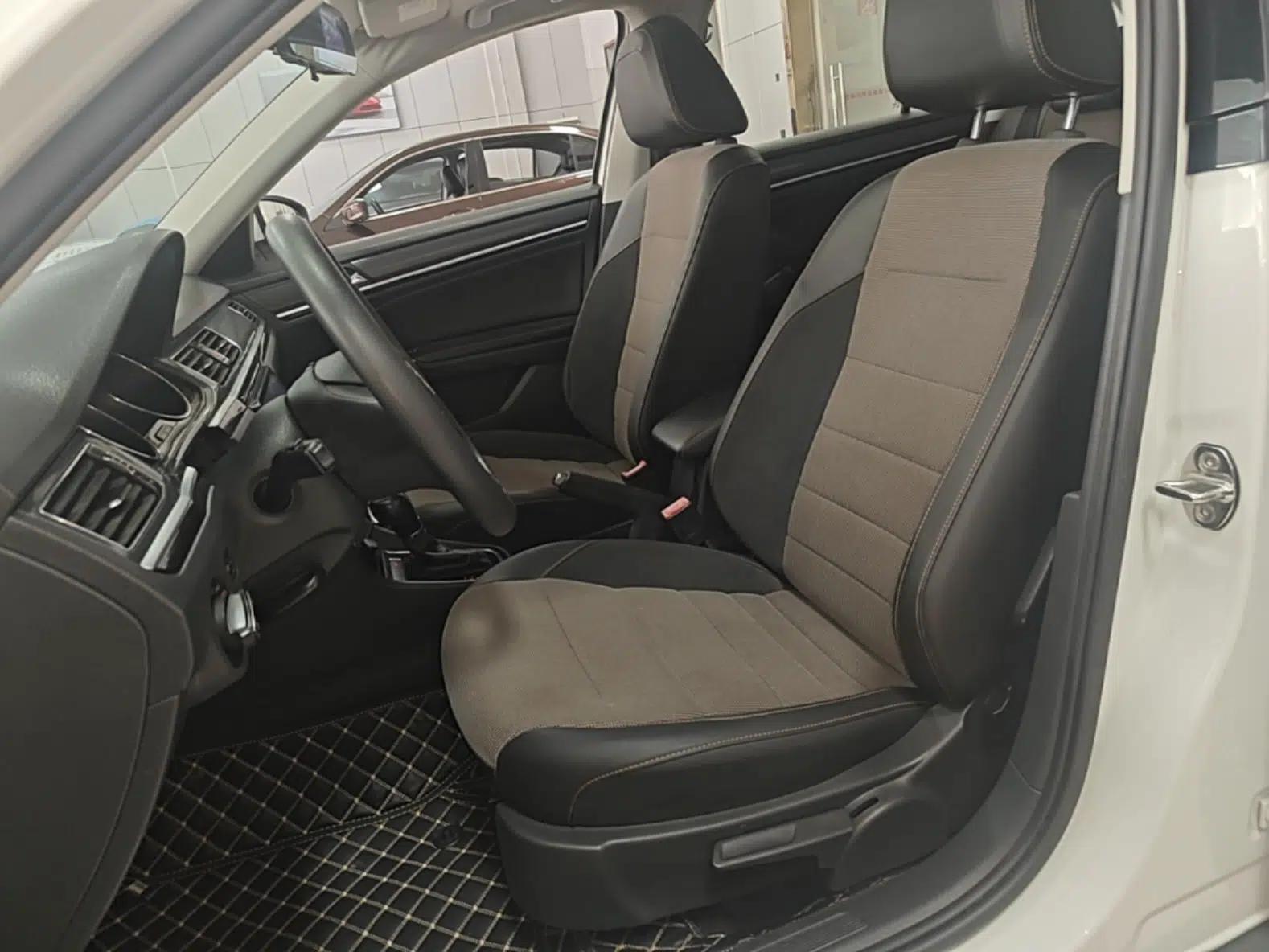 Volkswagen C-TREK 2017 1.6L Automatic Comfort Model — миниатюра 17
