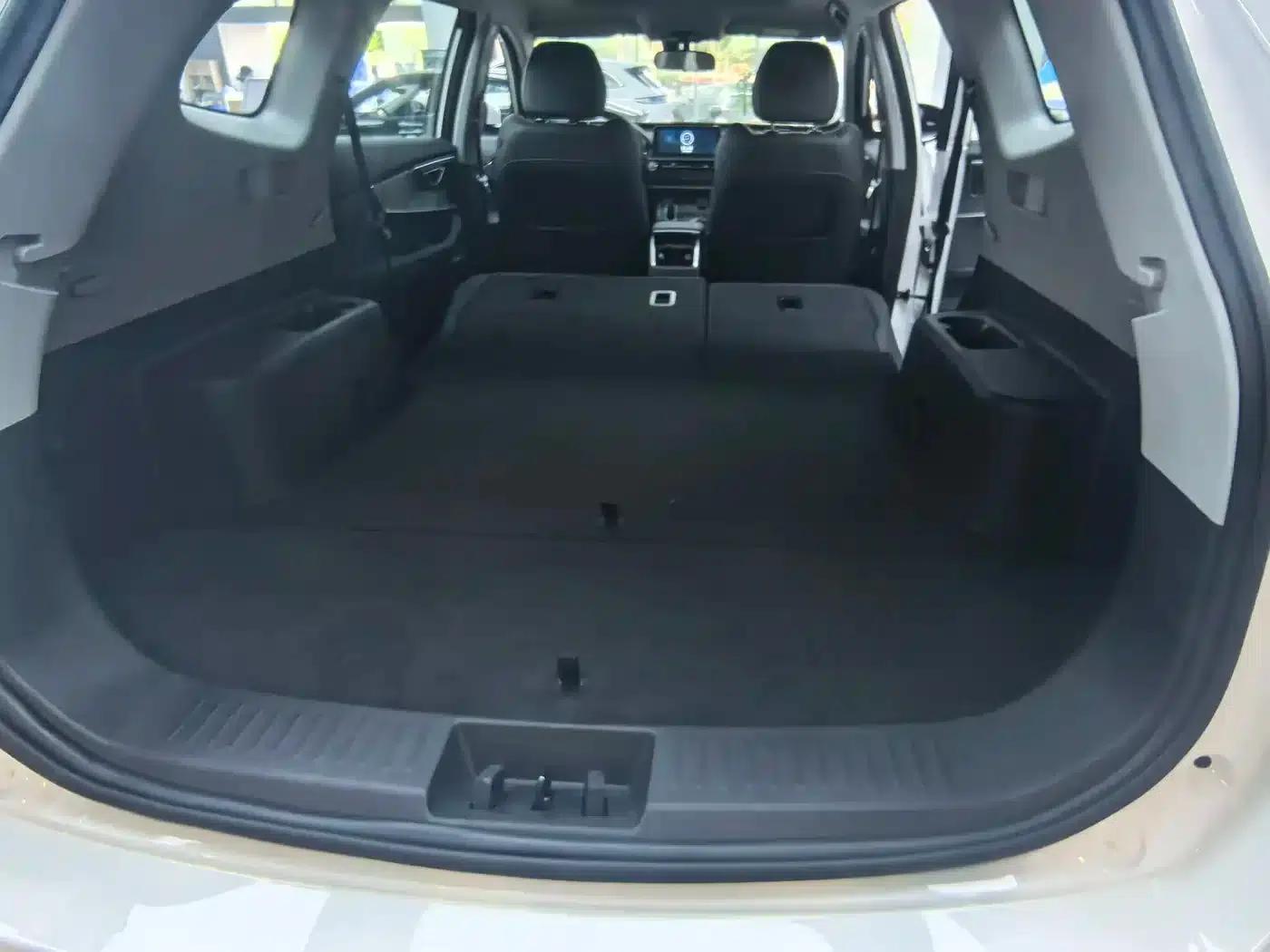 Chery Tiggo 8 2025 Excellence Edition 230TCI Automatic Luxury 5-seater — миниатюра 10