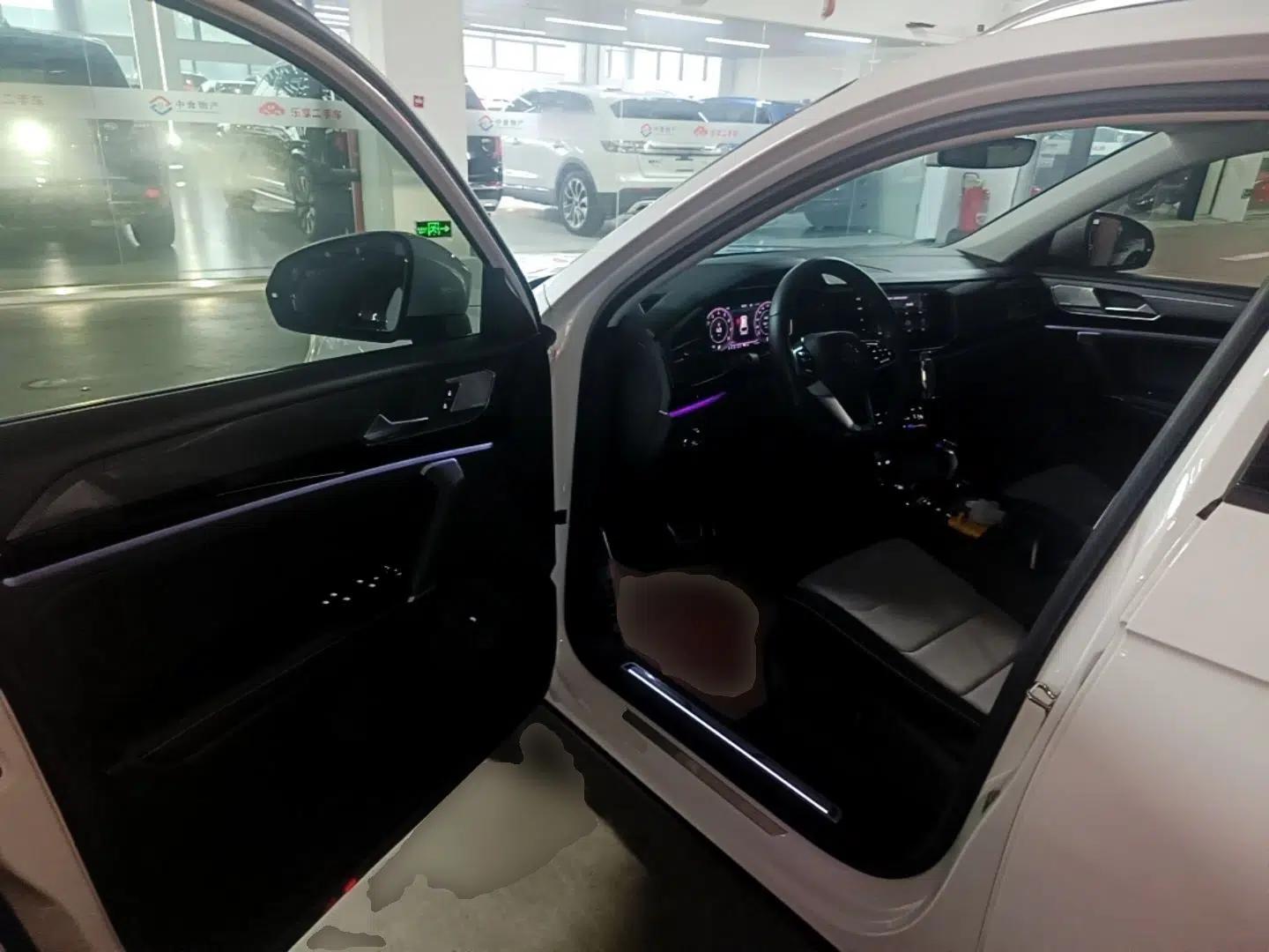 Volkswagen Tayron X 2020 330TSI Two-Wheel Drive Luxury Smart Connectivity Version — миниатюра 18