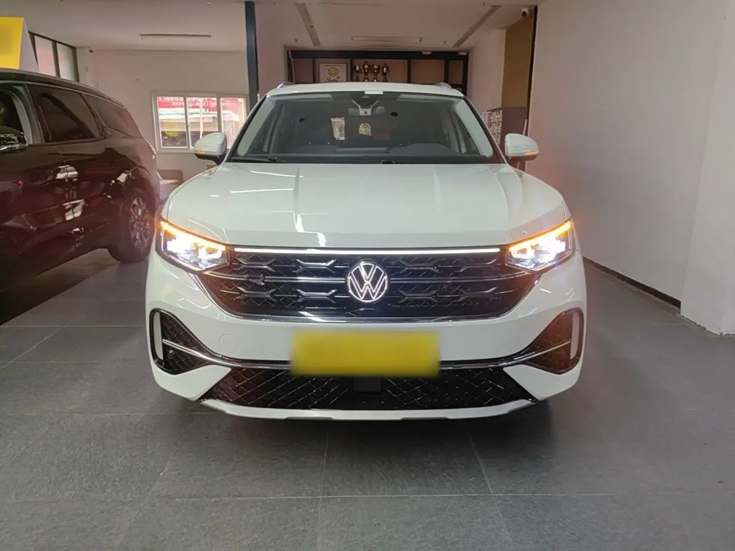 Volkswagen Tayron X 2023 330TSI Two-Wheel-Drive Prestige High-Energy Version — миниатюра 2