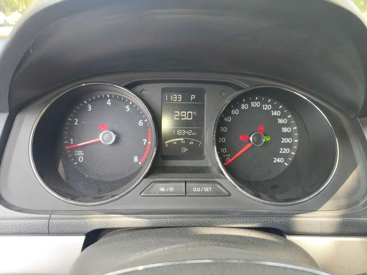 Volkswagen Gran Lavida 2015 1.6L Automatic Comfort Edition — миниатюра 11
