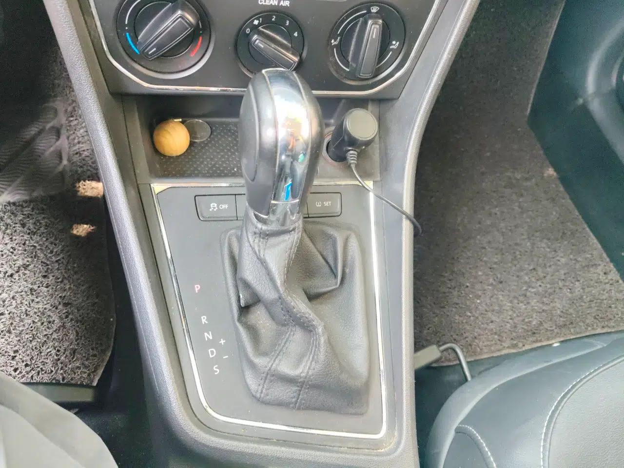 Volkswagen Gran Lavida 2015 1.6L Automatic Comfort Edition — миниатюра 14