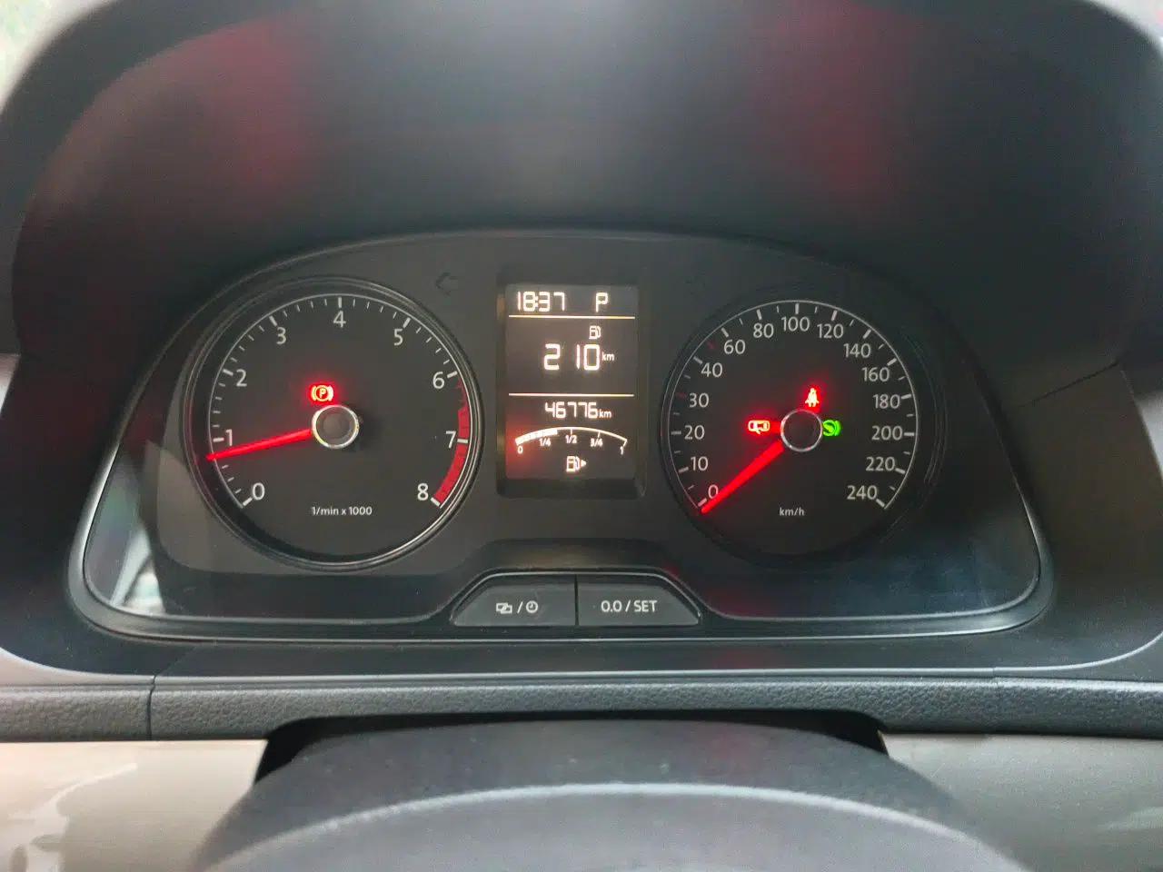 Volkswagen Gran Lavida 2013 1.6L Automatic Fashion Model — миниатюра 11
