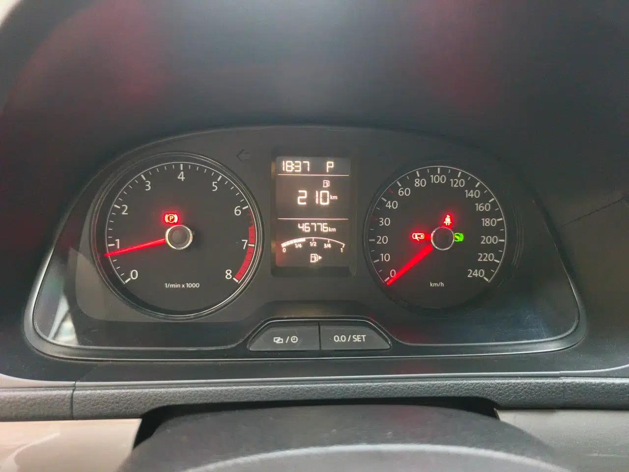 Volkswagen Gran Lavida 2013 1.6L Automatic Fashion Model — миниатюра 12