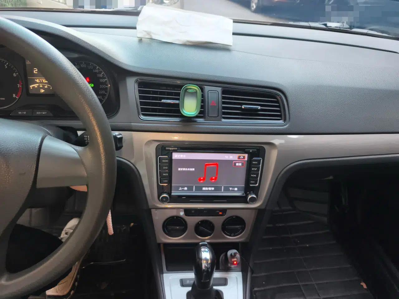 Volkswagen Gran Lavida 2013 1.6L Automatic Fashion Model — миниатюра 13