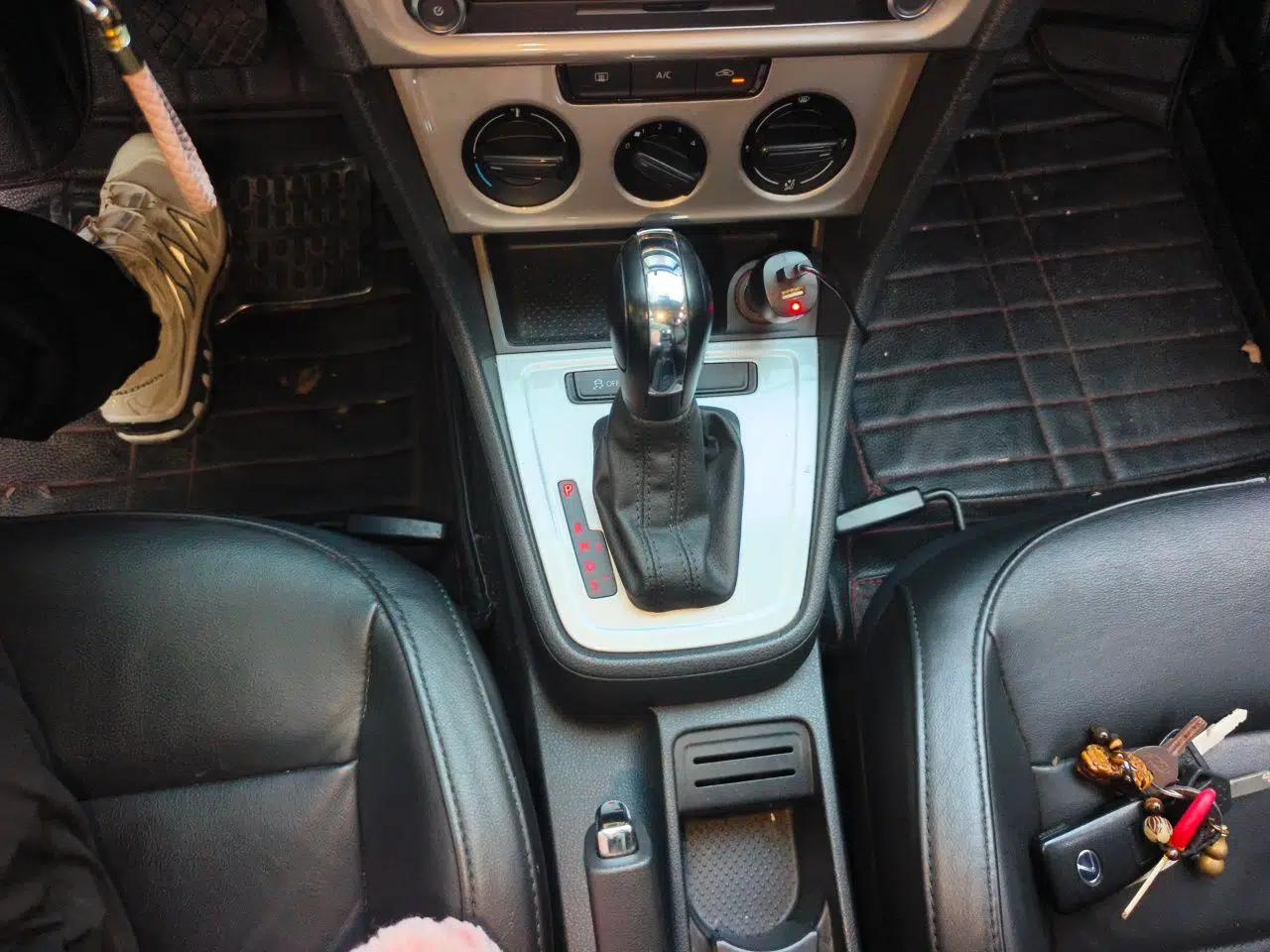 Volkswagen Gran Lavida 2013 1.6L Automatic Fashion Model — миниатюра 14