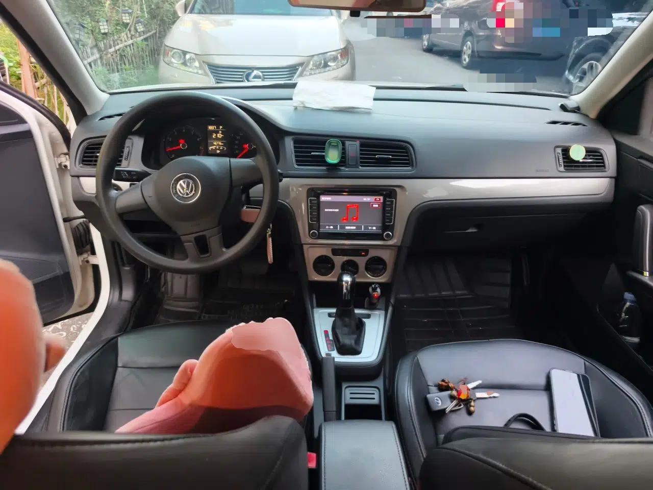 Volkswagen Gran Lavida 2013 1.6L Automatic Fashion Model — миниатюра 9