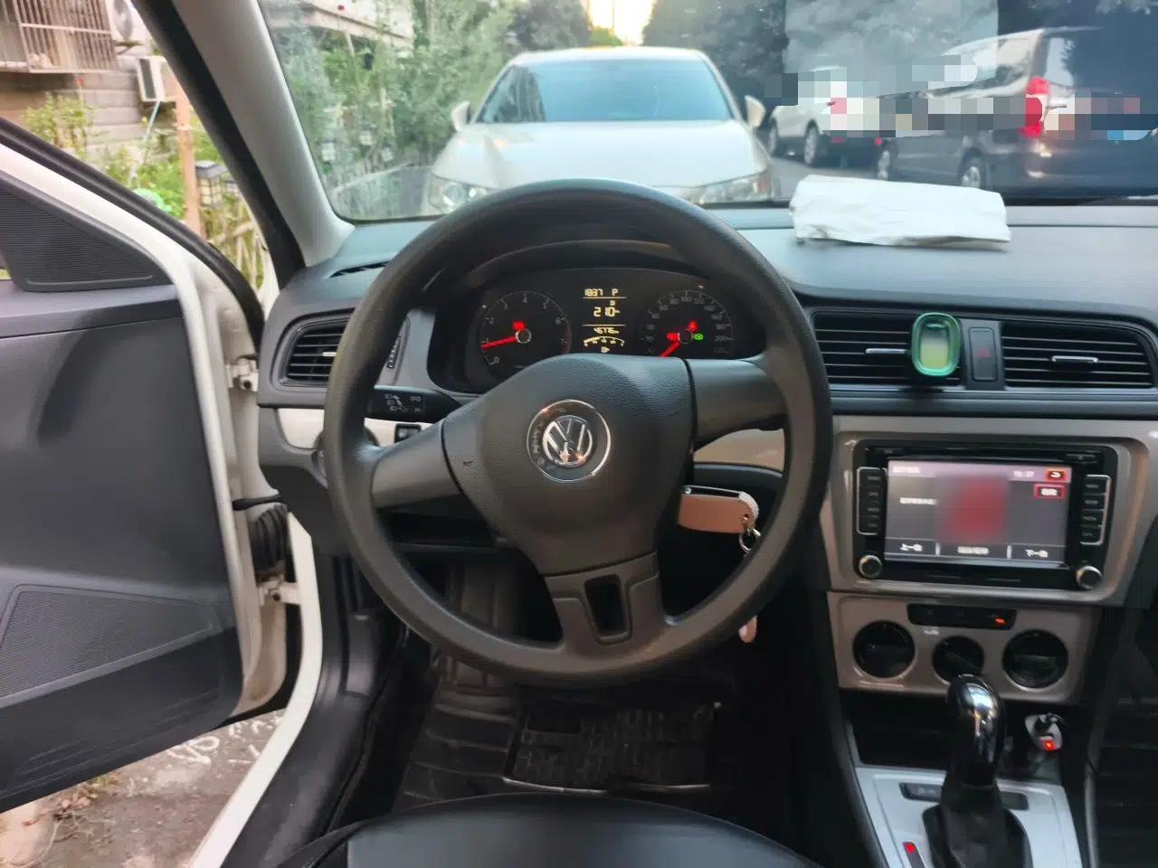 Volkswagen Gran Lavida 2013 1.6L Automatic Fashion Model — миниатюра 10