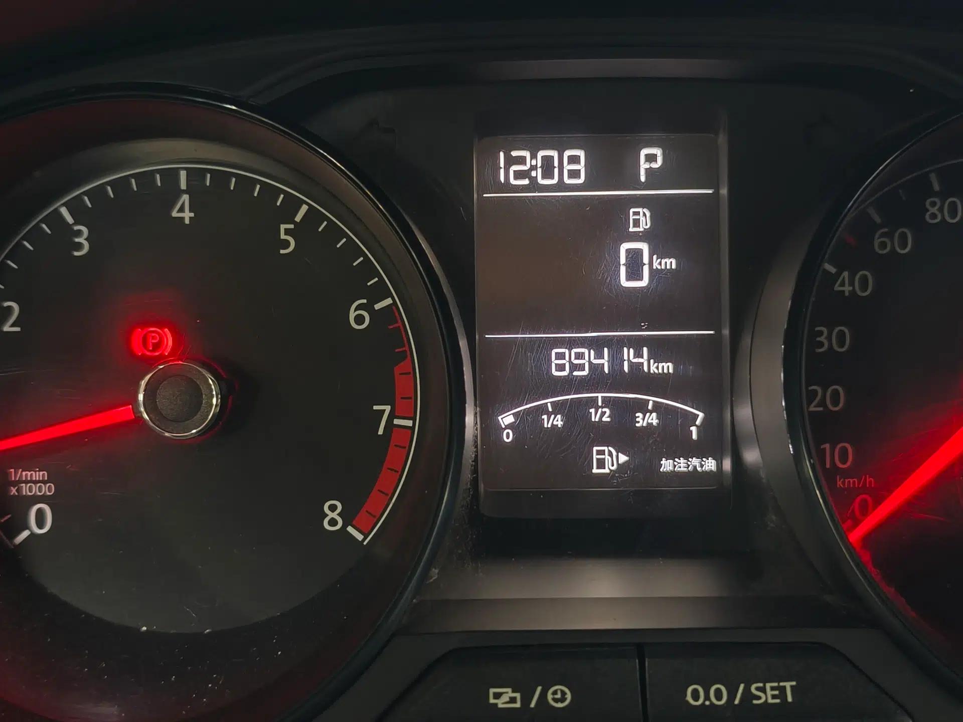 Volkswagen Gran Lavida 2015 1.6L Automatic Fashion Edition — миниатюра 11