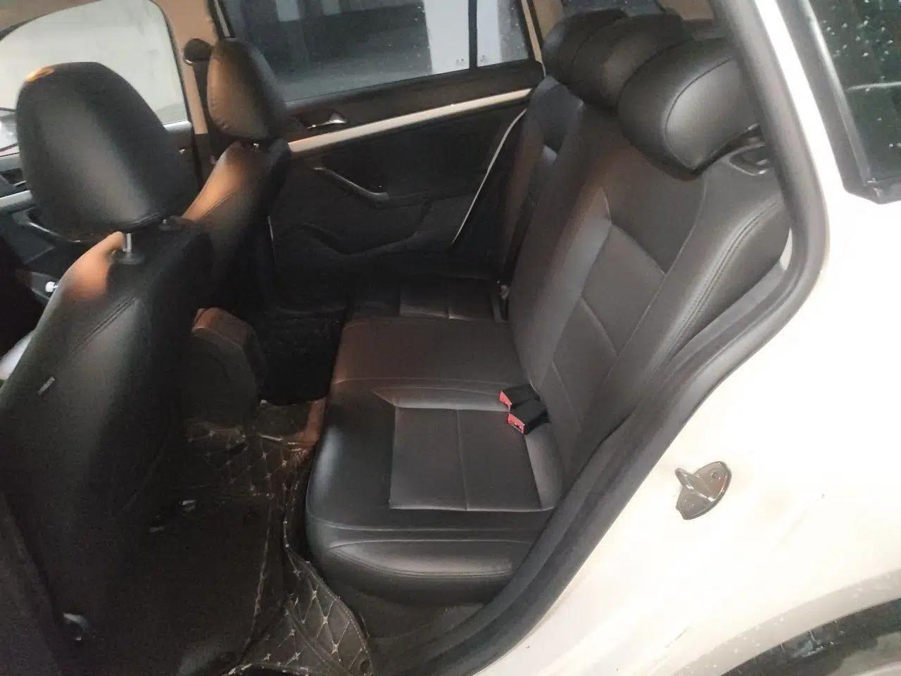 Volkswagen Gran Lavida 2015 1.6L Automatic Fashion Edition — миниатюра 20