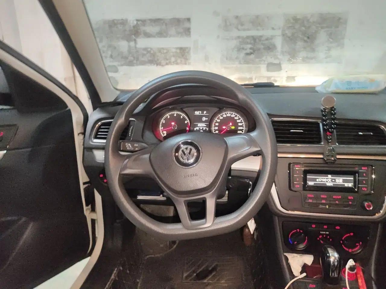 Volkswagen Gran Lavida 2015 1.6L Automatic Fashion Edition — миниатюра 9