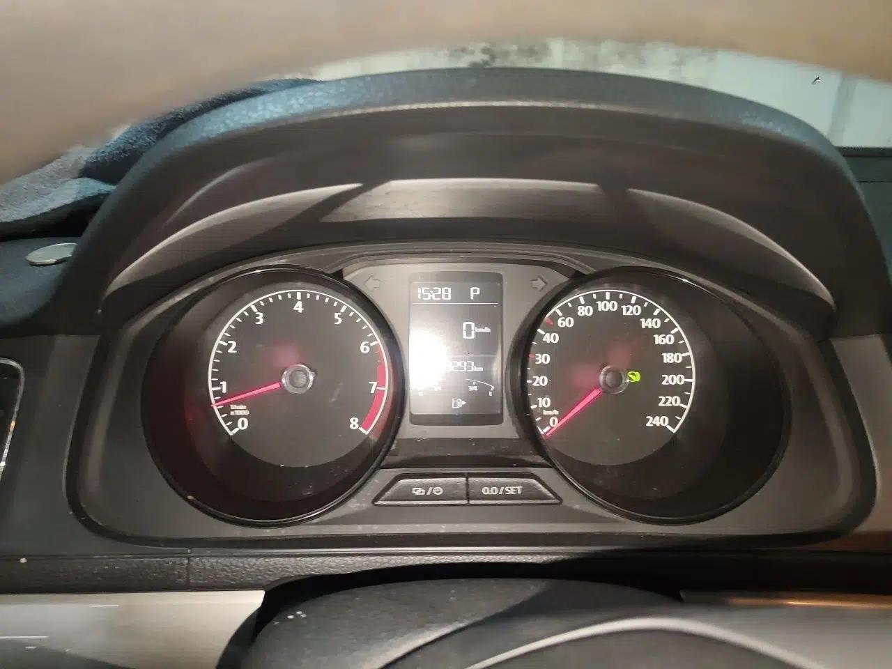 Volkswagen Gran Lavida 2015 1.6L Automatic Fashion Edition — миниатюра 10