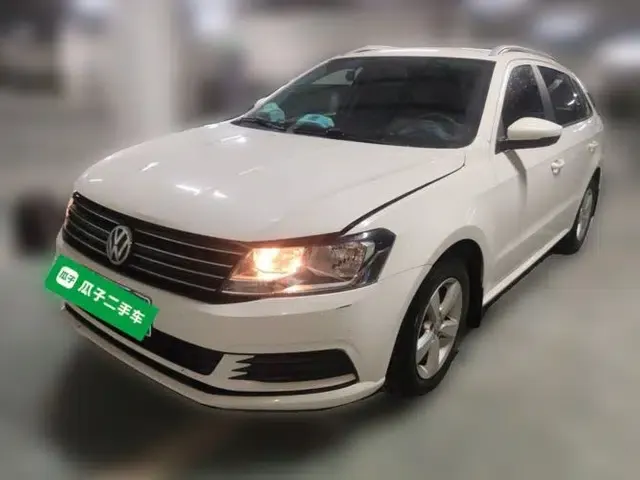 Volkswagen Gran Lavida 2015 1.6L Automatic Fashion Edition