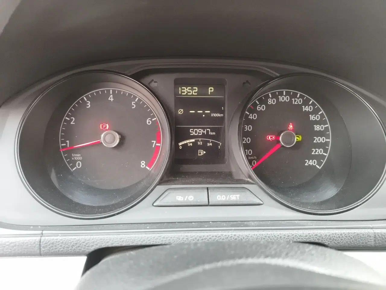 Volkswagen Gran Lavida 2015 1.6L Automatic Fashion Edition — миниатюра 12
