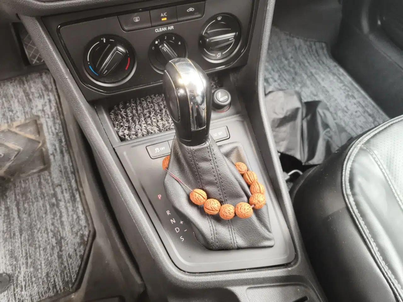 Volkswagen Gran Lavida 2015 1.6L Automatic Fashion Edition — миниатюра 14