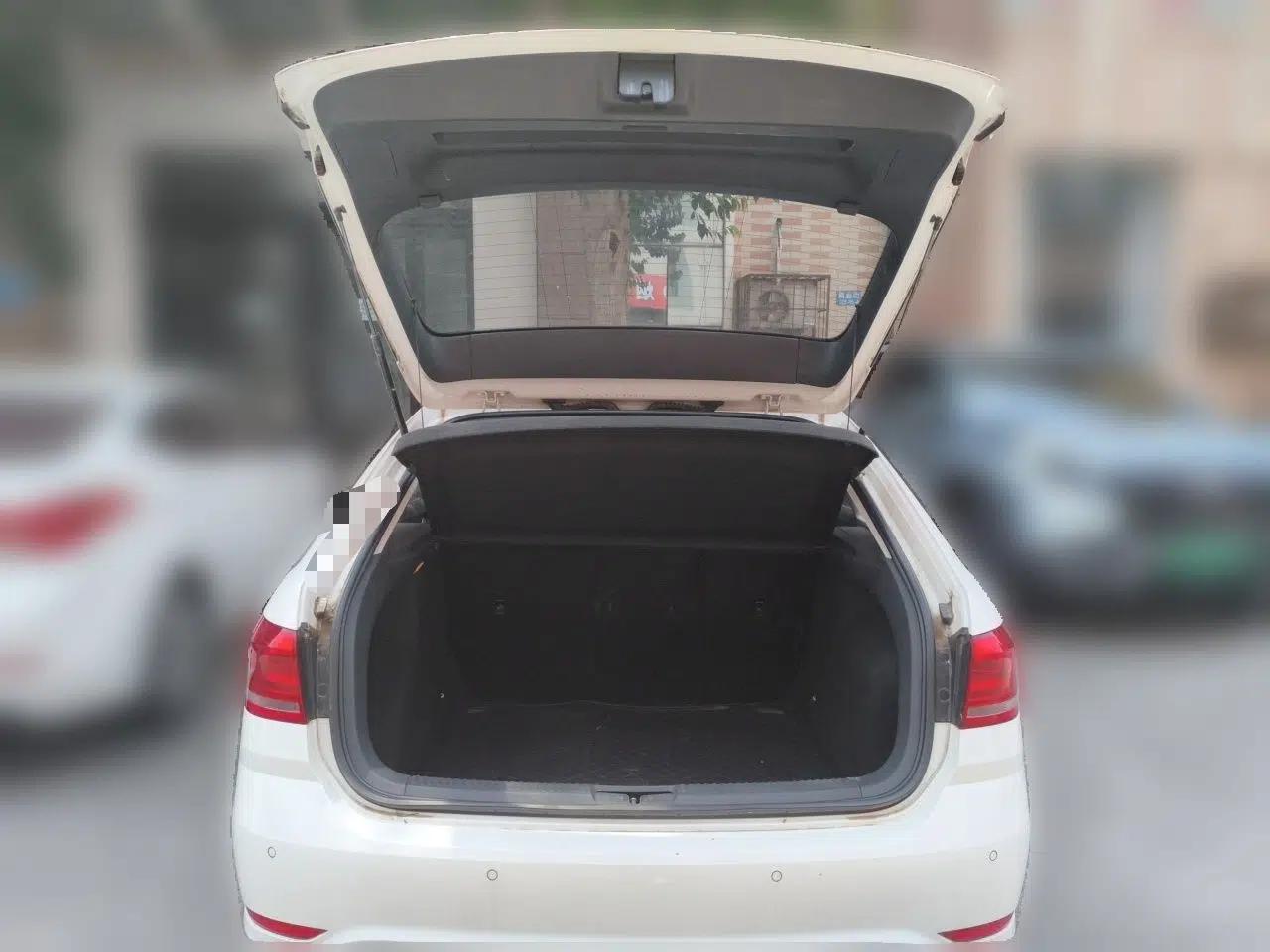 Volkswagen Gran Lavida 2015 1.6L Automatic Fashion Edition — миниатюра 19