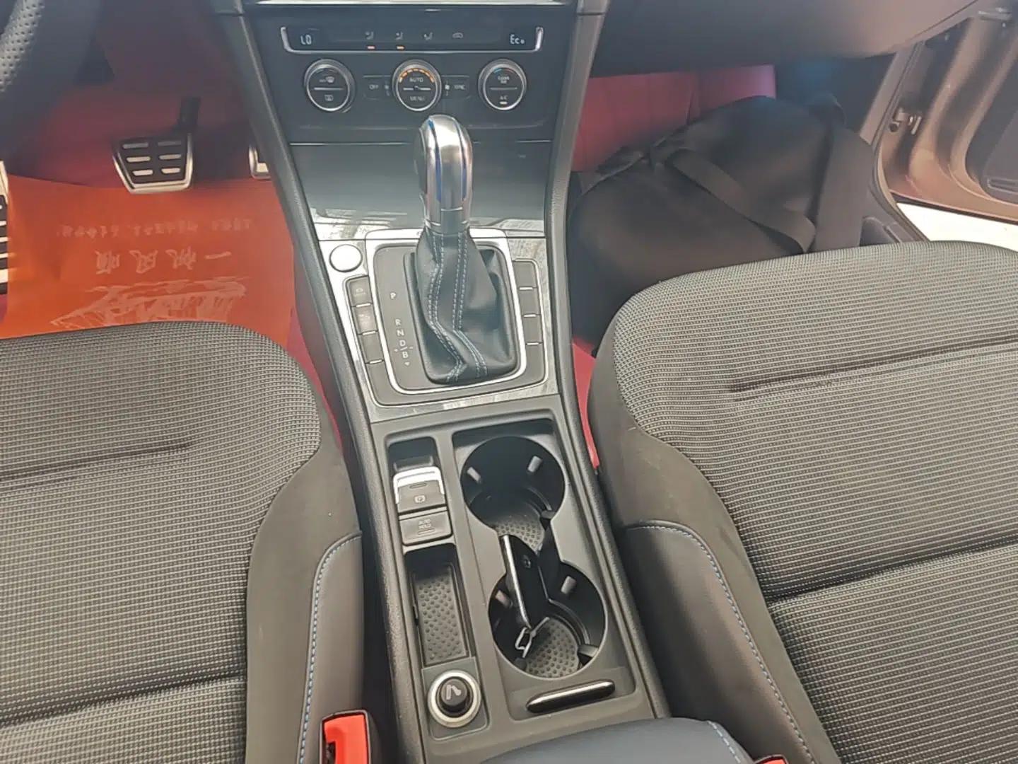Volkswagen Golf Pure Electric 2020 Chari — миниатюра 16