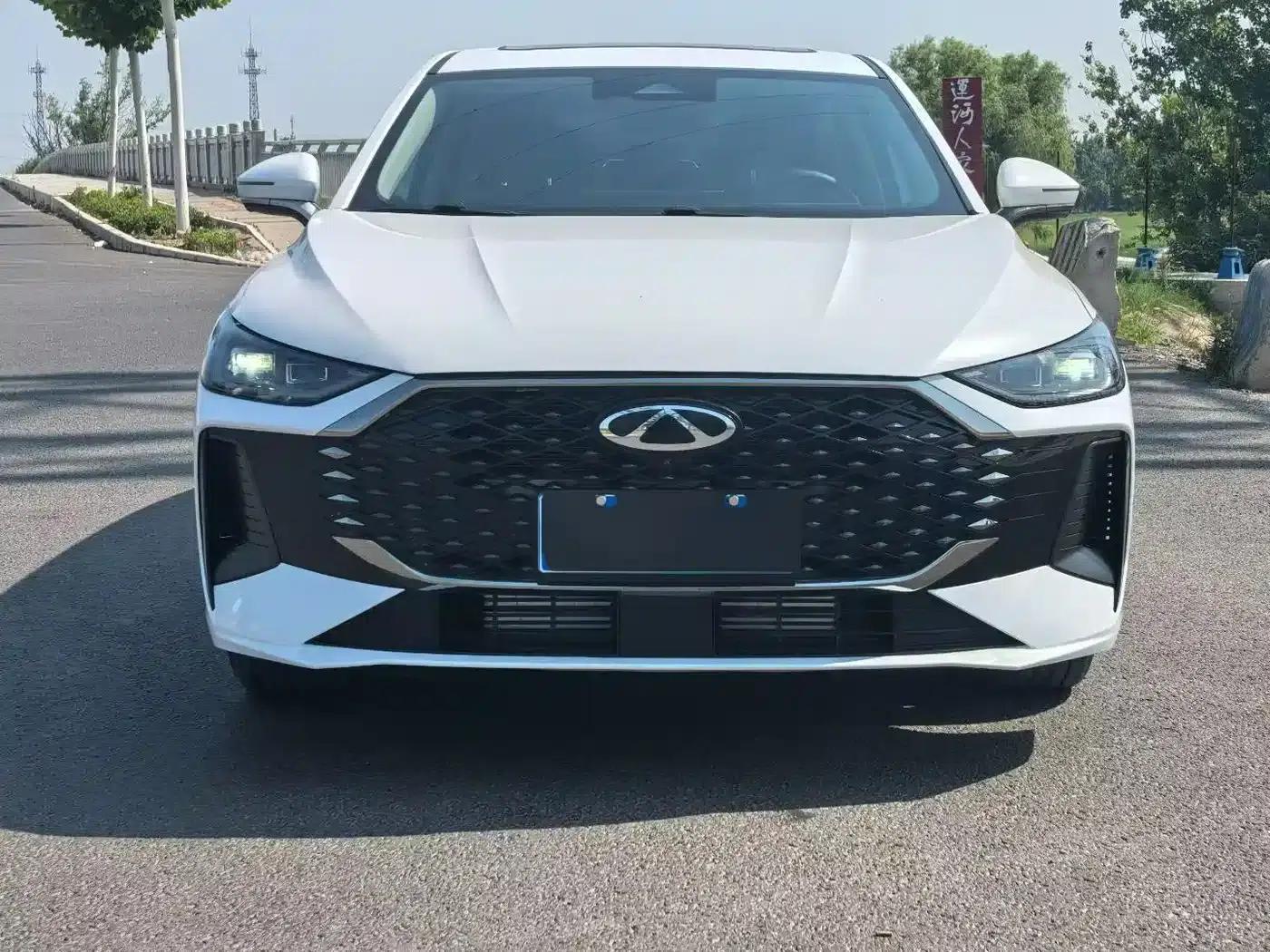 Chery Arrizo 8 PRO 2025 1.6T DCT Luxury Edition — миниатюра 2