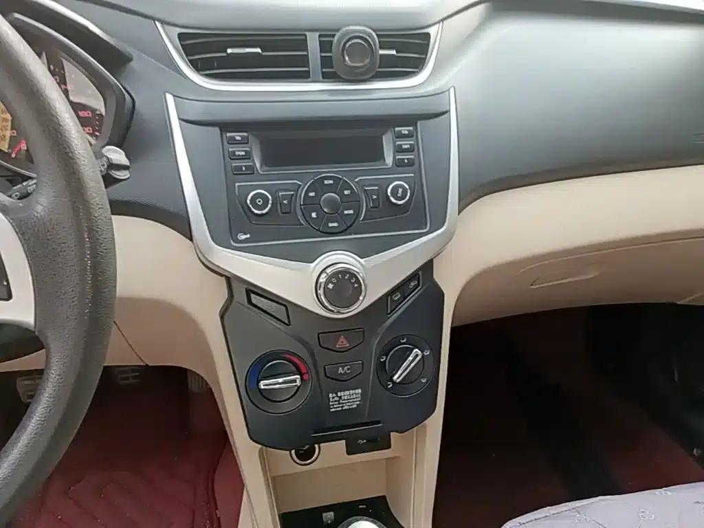 Fengyun 2 2015 1.5L Manual Elite Edition — миниатюра 13