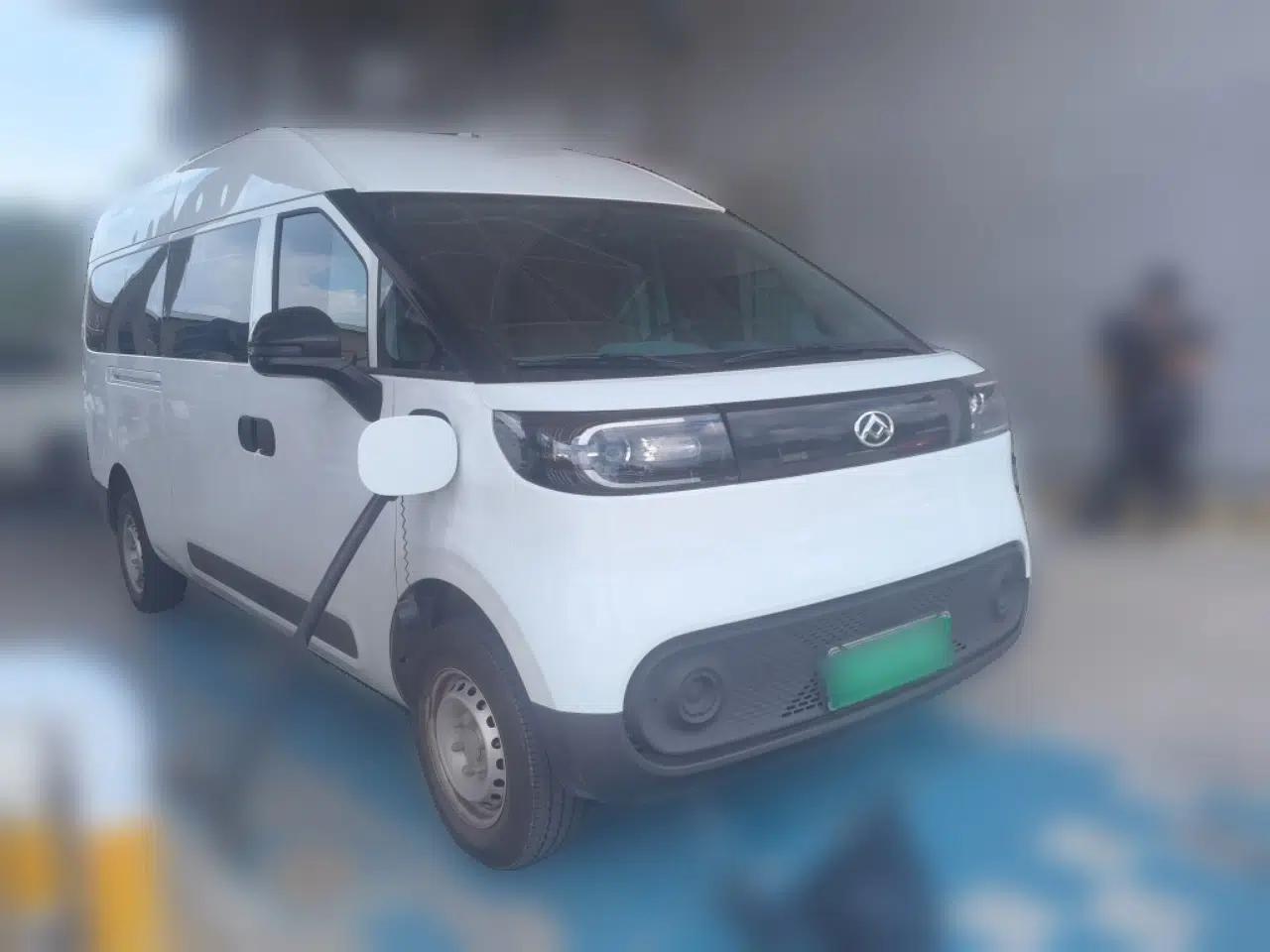 SAIC MAXUS Dana V1 2025 V1+ Long Wheelbase High-Roof Multi-Function Version (64 kWh) — миниатюра 3