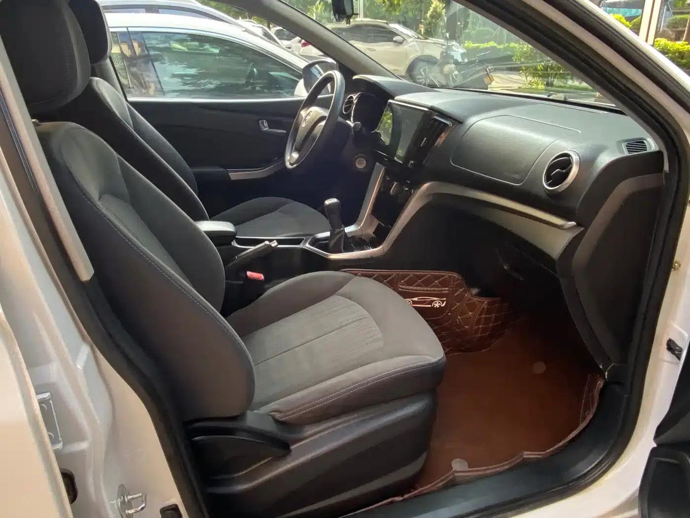 Venucia T70 2016 1.6L Manual Smart Edition — миниатюра 5