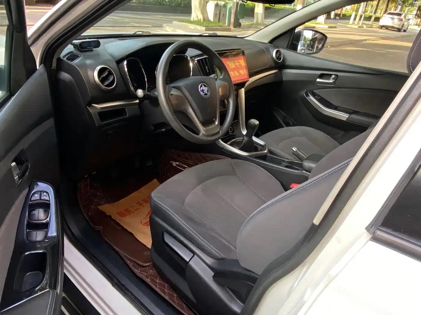 Venucia T70 2016 1.6L Manual Smart Edition — миниатюра 7