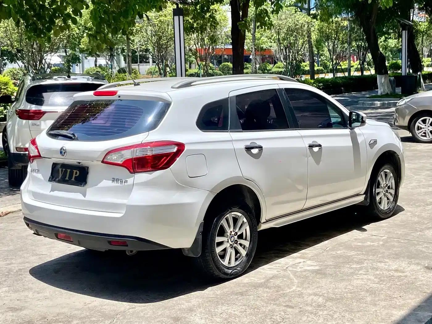 Venucia T70 2015 1.6L Manual Ruixing Edition — миниатюра 6
