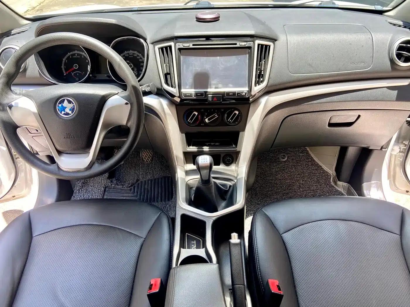 Venucia T70 2015 1.6L Manual Ruixing Edition — миниатюра 8